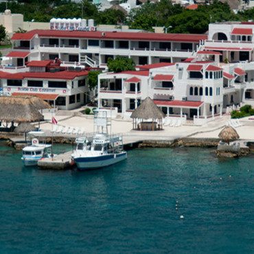 Scuba Club from the Water