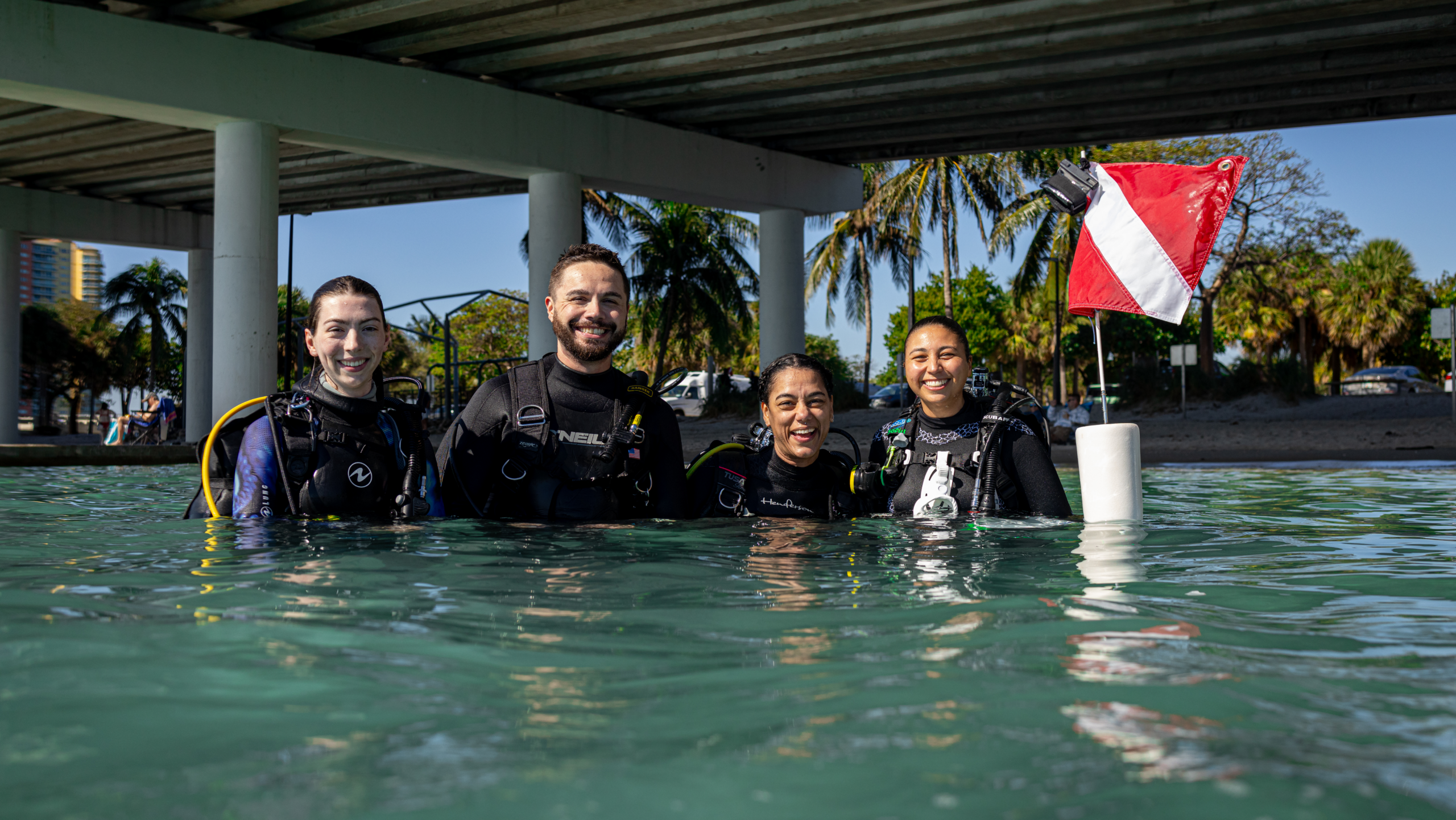 A team diving specialty group post dive.